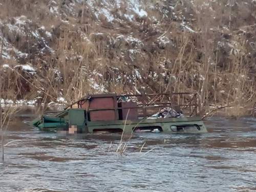 В Забайкалье затонул вездеход с геологами: погибли пять человек В Забайкалье затонул вездеход с геологами: погибли пять человек