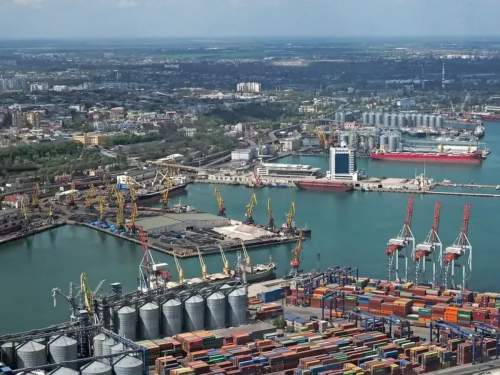 «Почувствовали трупный запах»: Польша потребовала у Киева доступ к Черному морю через свой порт в Одессе «Почувствовали трупный запах»: Польша потребовала у Киева доступ к Черному морю через свой порт в Одессе