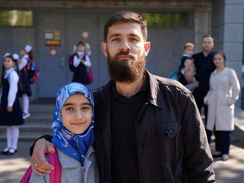 В Хабаровской школе азербайджанец утроил дебош директору из-за запрета на хиджаб для дочери (ФОТО)