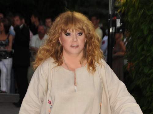 Путина призвали лишить Пугачеву звания народной артистки Путина призвали лишить Пугачеву звания народной артистки