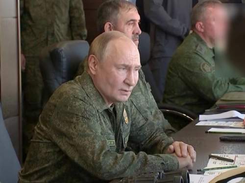 Путин в военной форме проверил учения «Запад 2025», удивив всех видом (ВИДЕО) Путин в военной форме проверил учения «Запад 2025», удивив всех видом (ВИДЕО)