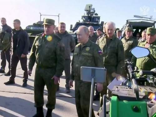 Куда пропал Герасимов? Начальника Генштаба не было на учениях с Путиным Куда пропал Герасимов? Начальника Генштаба не было на учениях с Путиным