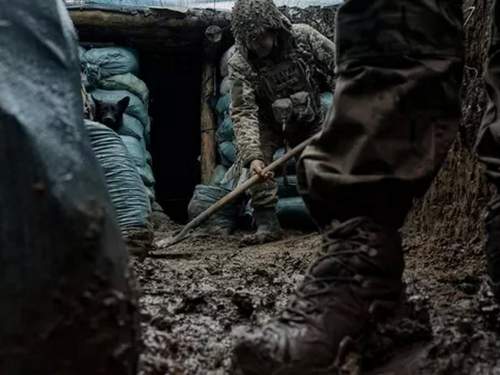 Бойцы ВС РФ нашли в окопах ВСУ странный труп Бойцы ВС РФ нашли в окопах ВСУ странный труп