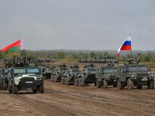 Таинственные фигуры на учениях «Запад 2025» с Путиным привели Европу в панику, сорвав планы Лондона Таинственные фигуры на учениях «Запад 2025» с Путиным привели Европу в панику, сорвав планы Лондона