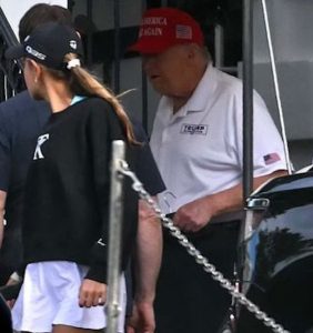 «Дональд, ты ли это?»: после визита в Лондон усилились слухи о двойнике Трампа (ФОТО) «Дональд, ты ли это?»: после визита в Лондон усилились слухи о двойнике Трампа (ФОТО)