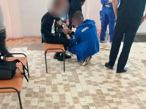 Под Воронежем подросток с молотком и ножами ворвался в школу (ФОТО, ВИДЕО) Под Воронежем подросток с молотком и ножами ворвался в школу (ФОТО, ВИДЕО)