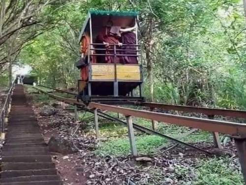 На канатной дороге в Шри-Ланке погибли 7 буддийских монахов, среди них россиянин