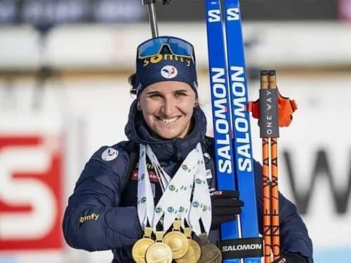 СМИ: 10-кратную чемпионку мира по биатлону обвиняют в краже и мошенничестве СМИ: 10-кратную чемпионку мира по биатлону обвиняют в краже и мошенничестве