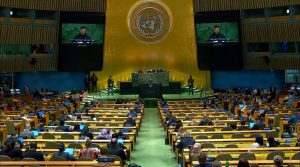 Украинские СМИ пририсовали выступавшему в ООН Зеленскому слушателей в полупустом зале (ФОТО)