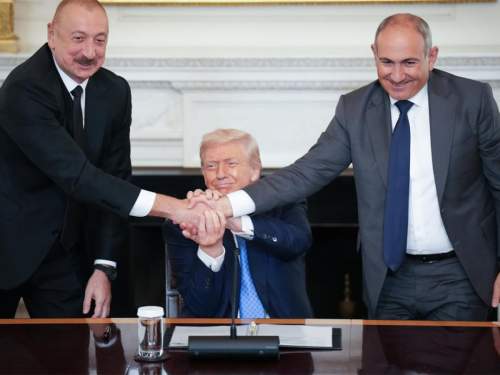 &laquo;Ничего не могу сказать об этом&raquo;: Трамп забыл, кто такие Алиев и Пашинян