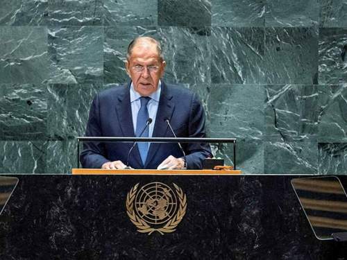 Лавров под охраной немецкой овчарки ответил журналисту Sky News на русском (ФОТО)