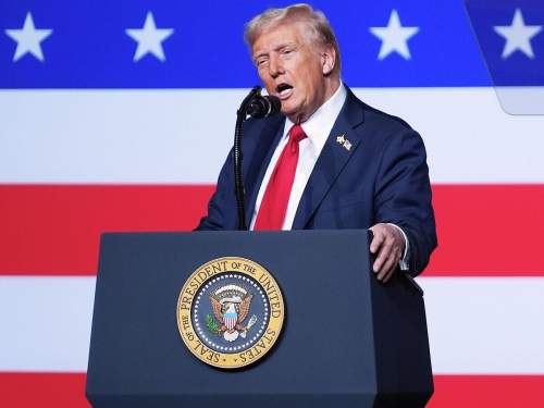 Трамп подтвердил отправку двух субмарин США к берегам России