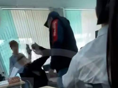 &laquo;Я тебя зарою!&raquo;: мигрант избил 13-летнего ребенка прямо в школе в Саратове