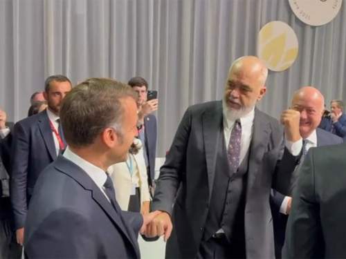 Макрон шлепнул по лицу премьера Албании перед камерой (ВИДЕО)
