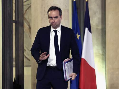 Премьер Франции Лекорню ушел в отставку спустя 27 дней госслужбы Премьер Франции Лекорню ушел в отставку спустя 27 дней госслужбы