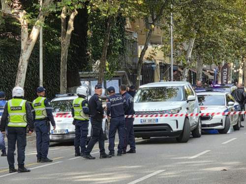 В столице Албании мужчина убил судью прямо на заседании