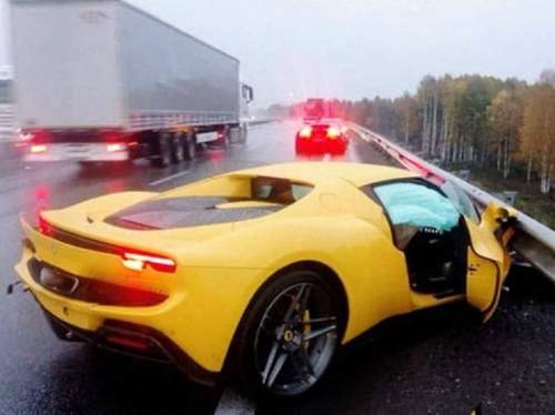 Известная блогерша в Екатеринбурге разбила Lamborghini за 50 млн рублей (ФОТО, ВИДЕО)