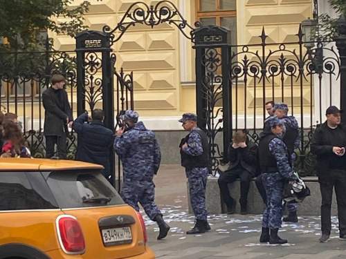 «Инфляция уничтожает нацию»: акция против политики ЦБ в Москве закончилась задержаниями (ВИДЕО)