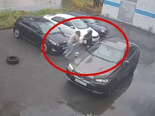 В Казани сталкер напал с ножом на жену известного бизнесмена (ФОТО, ВИДЕО) В Казани сталкер напал с ножом на жену известного бизнесмена (ФОТО, ВИДЕО)