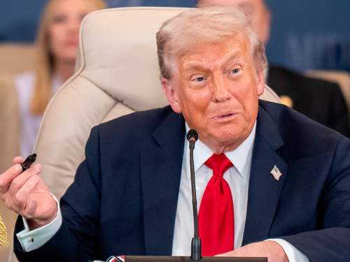 &laquo;Они все выходят&raquo;: Трамп заявил о конце БРИКС из-за американских пошлин