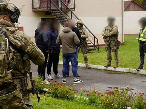 &laquo;Облили бензином и заставили бегать голым&raquo;: в Тернополе начались массовые задержания боевиков &laquo;Азова&raquo;*