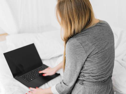 В Кирове на беременную вебкамщицу завели дело за распространение порно