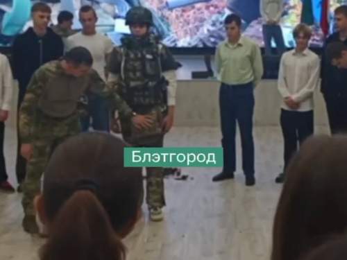 &laquo;Ты двухсотый&raquo;: на школьных курсах по медпомощи военные избивали подростков и показывали им трупы (ВИДЕО)