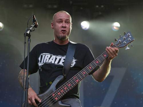 Умер основатель бас-гитарист группы Limp Bizkit Сэм Риверс