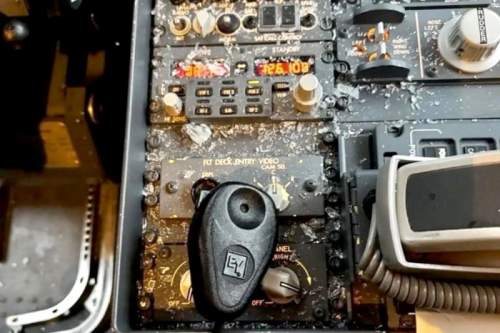 В небе над США в Boeing 737 попал метеорит: последствия ЧП сняли на фото (ФОТО)