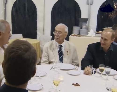 Путин рассказал, как его облили вином на дне рождения Никиты Михалкова (ВИДЕО)