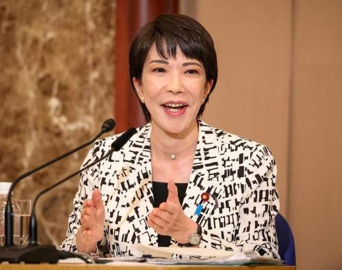 Премьером Японии впервые стала женщина: что о ней известно