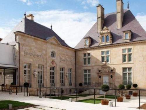 Во Франции грабители после Лувра совершили налет еще на один музей Во Франции грабители после Лувра совершили налет еще на один музей