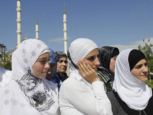 В Чечне проведут разъяснительные беседы с женщинами, которые не носят платок В Чечне проведут разъяснительные беседы с женщинами, которые не носят платок