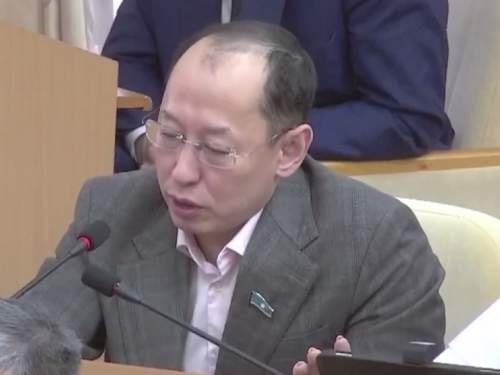 Якутскому депутату пригрозили штрафом за совет жене не рожать 6-го (ВИДЕО)