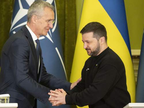 &laquo;Он умолял меня&raquo;: экс-генсек НАТО рассказал, как отказал Зеленскому в поддержке в 2022 году.