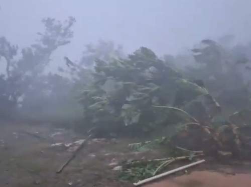 Ураган «Мелисса» обрушился на Ямайку: 3 человека погибли, более 500 тыс. остались без света (ФОТО, ВИДЕО) Ураган «Мелисса» обрушился на Ямайку: 3 человека погибли, более 500 тыс. остались без света (ФОТО, ВИДЕО)