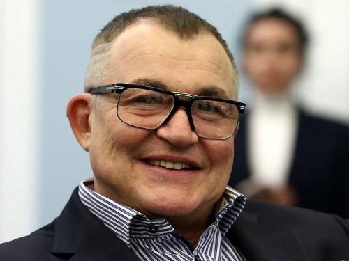 Телеведущий Дибров намерен отобрать у экс-жены свою фамилию