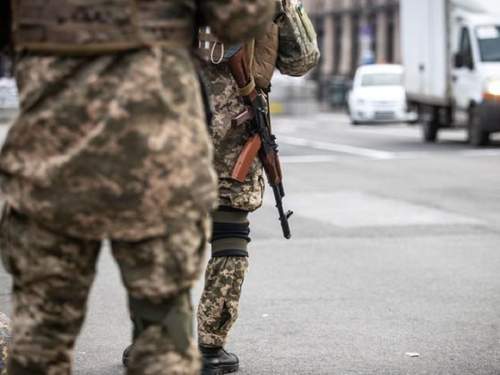 Мобилизованный на Украине устроил стрельбу в ТЦК, ранив двух военных (ФОТО)