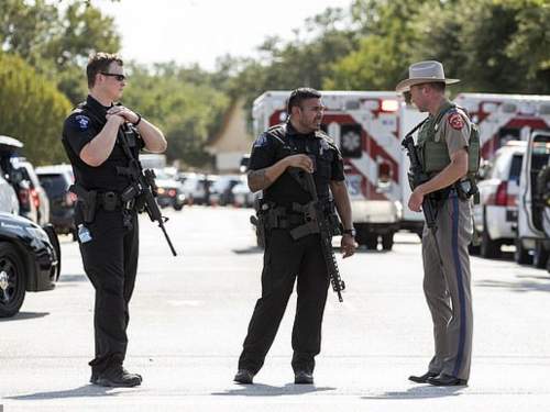 Женщина отравила полицейских листовкой, пропитанной фентанилом