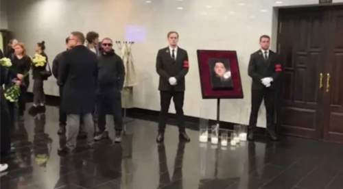 Прах развеют над Черным морем: в Москве попрощались с актером Романом Поповым (ФОТО, ВИДЕО)