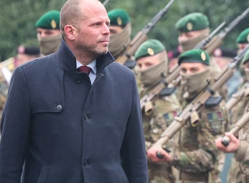 Министр обороны Бельгии оправдался за угрозы стереть Москву с карты мира