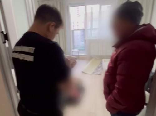 В Челябинске в диване нашли изрезанное тело 5-летней девочки (ВИДЕО)