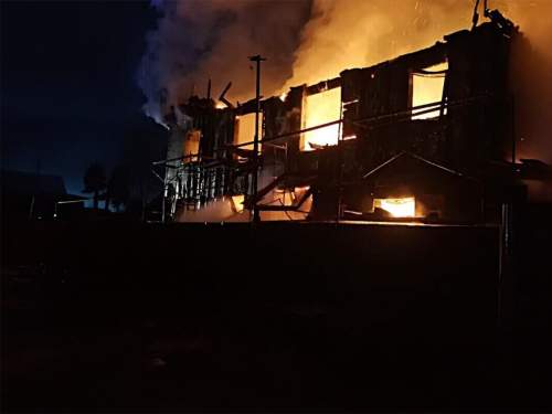 При пожаре в Сургуте погибли 7 человек, в том числе четверо детей (ВИДЕО)