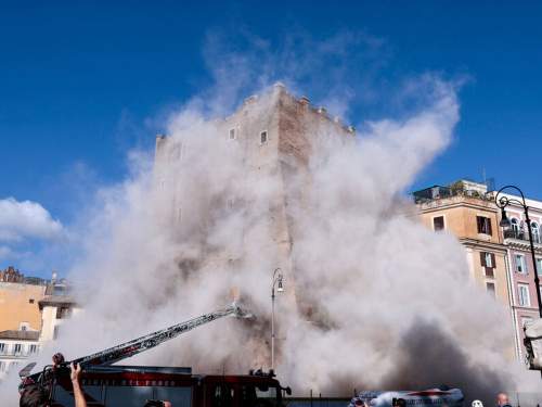 Cлова Захаровой о рухнувшей средневековой башне вызвали скандал в Италии (ВИДЕО)