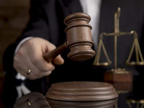 Криминальный авторитет вышел на свободу и засудил колонию Криминальный авторитет вышел на свободу и засудил колонию