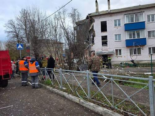 Под Тулой при взрыве обрушилась часть дома: под завалами остаются люди (ФОТО)