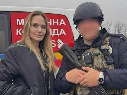 Джоли нанесла неожиданный удар по Зеленскому: почему визит актрисы на Украину обернулся скандалом (ФОТО) Джоли нанесла неожиданный удар по Зеленскому: почему визит актрисы на Украину обернулся скандалом (ФОТО)
