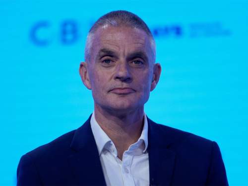 Гендиректор BBC Дэйви ушел в отставку из-за скандала с подделкой речи Трампа