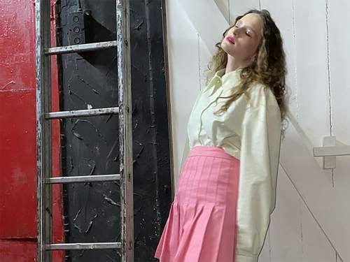 Сбежавшую из России Монеточку* госпитализировали в Риге с отеком Квинке