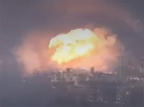 Удар трехтонной авиабомбы по городу-спутнику Красноармейска попал на видео (ВИДЕО)